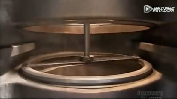 比人還大的大型閥門是怎么制造出來的?- 比人還大的大型閥門是怎么制造出來的?-