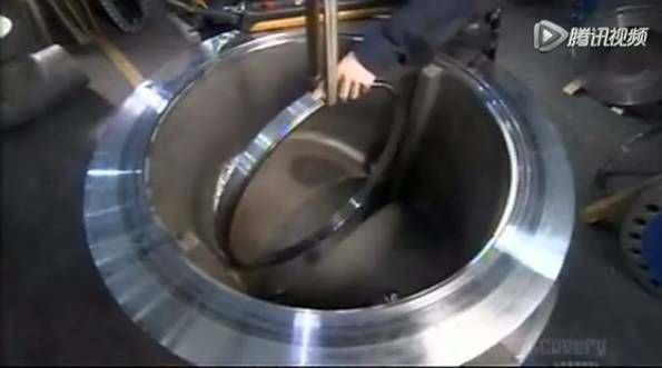 比人還大的大型閥門是怎么制造出來的?- 比人還大的大型閥門是怎么制造出來的?-