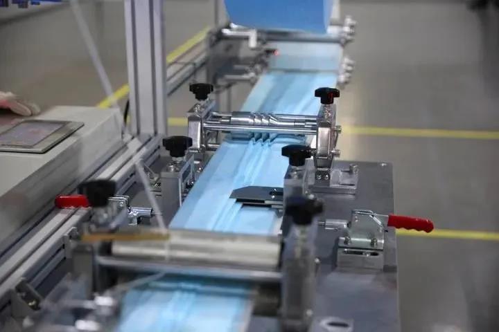 是跨界演繹，還是實力展現(xiàn)？利歐宣布口罩生產(chǎn)線投產(chǎn)，日產(chǎn)能100萬只-